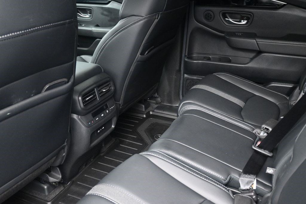 Used 2025 Honda Pilot Touring image 18