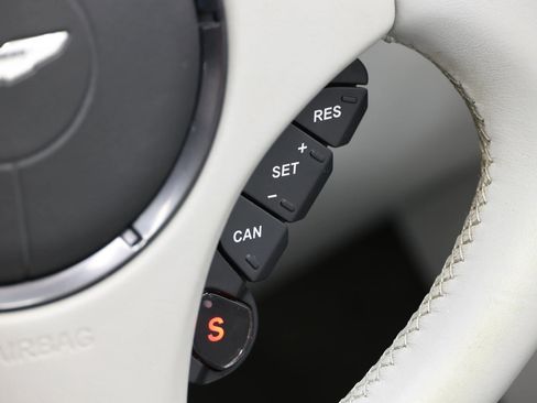 Used 2014 Aston Martin Vanquish Volante RWD image 33