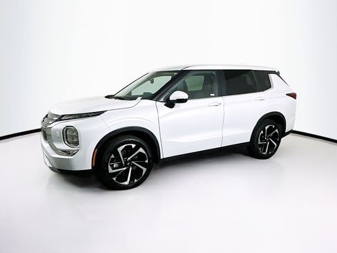 Used 2024 Mitsubishi Outlander SE image 4