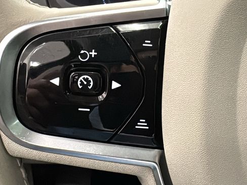 Used 2023 Volvo XC90 B6 Ultimate w/ Lounge Package AWD/4WD image 13