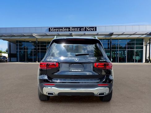 Certified 2025 Mercedes-Benz GLB 250 4MATIC image 4