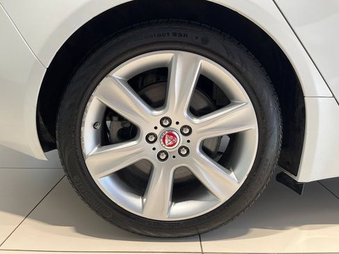 Used 2018 Jaguar XE Premium AWD/4WD image 12