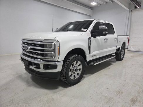 Used 2023 Ford F250 Lariat w/ Chrome Package image 2