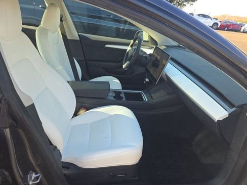 Used 2023 Tesla Model 3 Standard Range image 8
