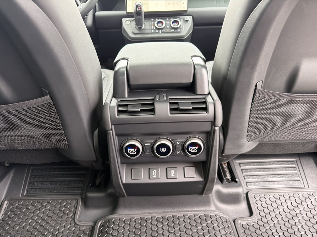 New 2026 Land Rover Defender 110 Trophy Edition AWD/4WD image 18