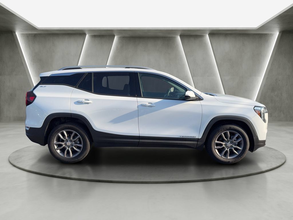 Used 2024 GMC Terrain SLT AWD/4WD image 8