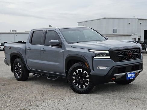 Used 2024 Nissan Frontier Pro-X image 2
