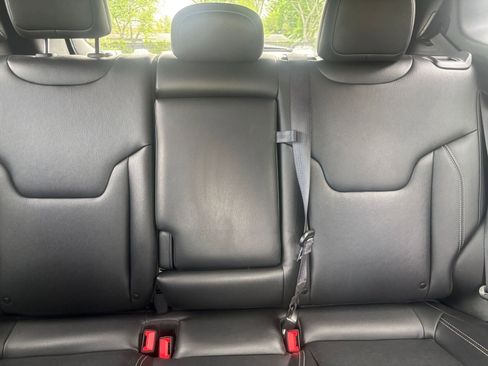 Used 2025 Jeep Compass Limited image 37