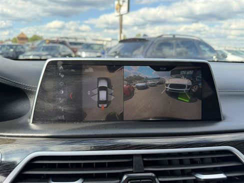 Used 2018 BMW 750i RWD image 16