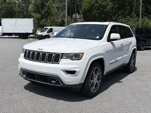 Used 2018 Jeep Grand Cherokee Limited RWD image 3