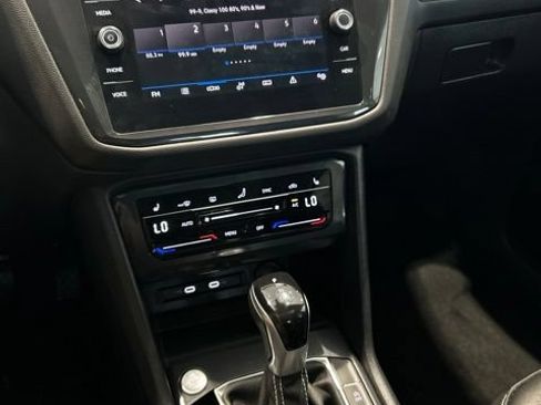 Used 2024 Volkswagen Tiguan SE w/ Panoramic Sunroof Package AWD/4WD image 13