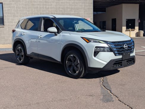 Used 2024 Nissan Rogue SV image 36