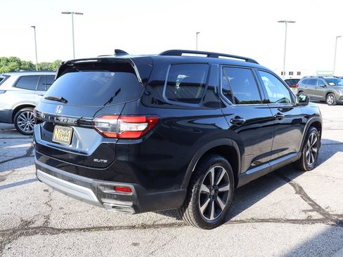 Used 2023 Honda Pilot Elite image 4