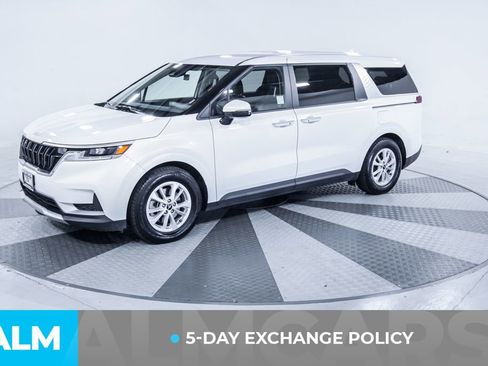 Used 2024 Kia Carnival LX image 3