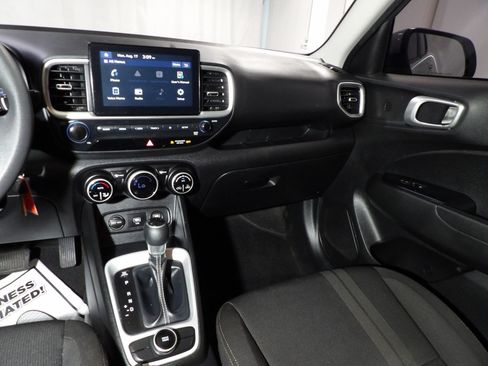 Used 2020 Hyundai Venue SEL FWD image 11