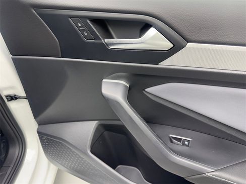 Used 2025 Volkswagen Jetta SE w/ Sunroof Package image 48