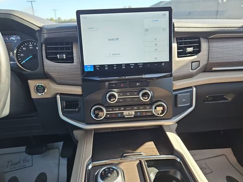 Used 2024 Ford Expedition Limited image 25