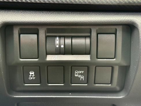 Used 2019 Subaru Crosstrek 2.0i Premium w/ Moonroof Package AWD/4WD image 15