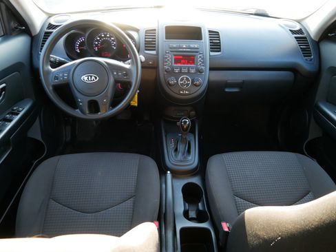 Used 2012 Kia Soul FWD image 10