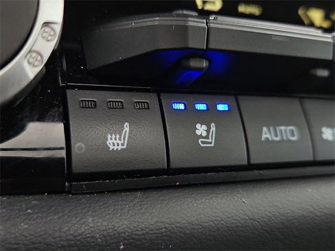 Used 2023 Toyota Sequoia Platinum image 23