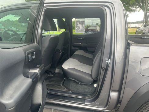 Certified 2022 Toyota Tacoma TRD Off-Road AWD/4WD image 15