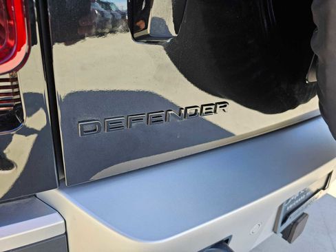 New 2024 Land Rover Defender 110 SE image 12