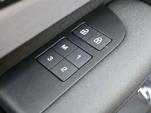 Used 2026 Land Rover Discovery Limited Edition image 15