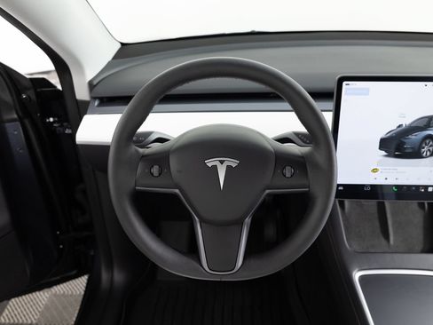 Used 2024 Tesla Model Y Long Range AWD/4WD image 29