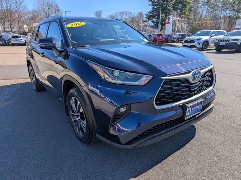 Used 2021 Toyota Highlander XLE image 8