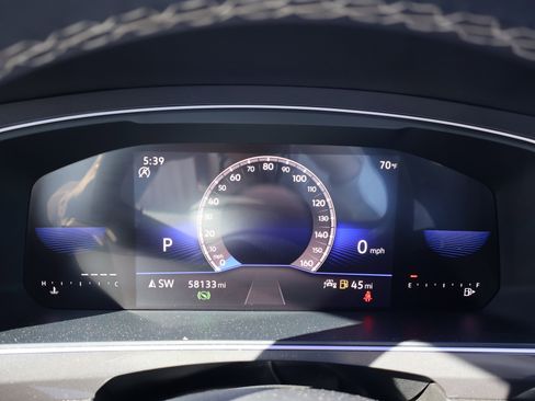 Used 2023 Volkswagen Tiguan SE R-Line image 33