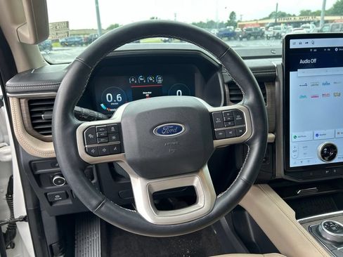 Used 2023 Ford Expedition Limited AWD/4WD image 11