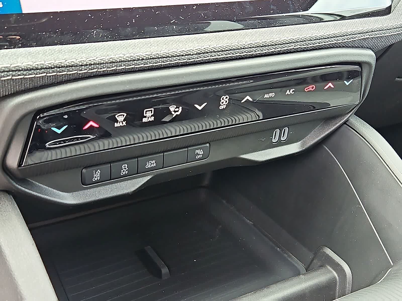 Used 2026 Jeep Cherokee AWD/4WD image 23