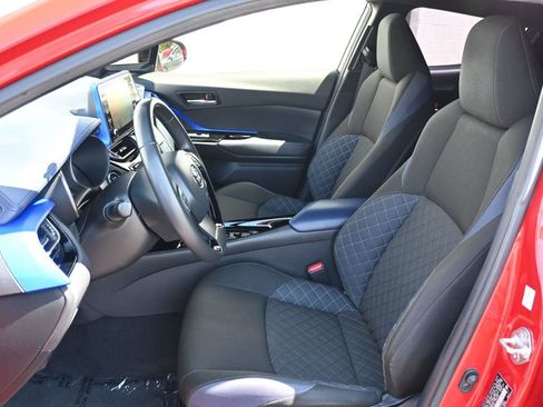 Used 2020 Toyota C-HR XLE FWD image 14