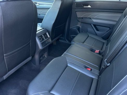 Used 2023 Volkswagen Atlas Cross Sport SE FWD image 12
