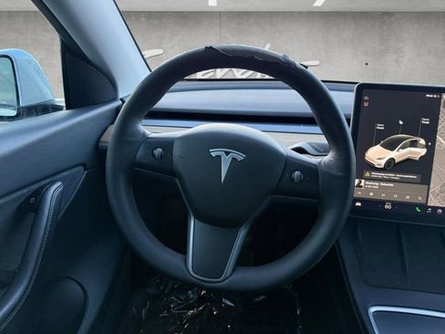 Used 2021 Tesla Model Y Long Range image 21