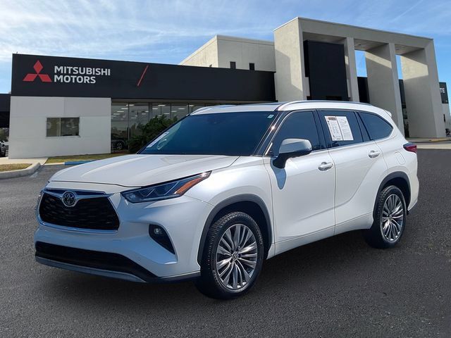 Used 2020 Toyota Highlander Platinum FWD image 1