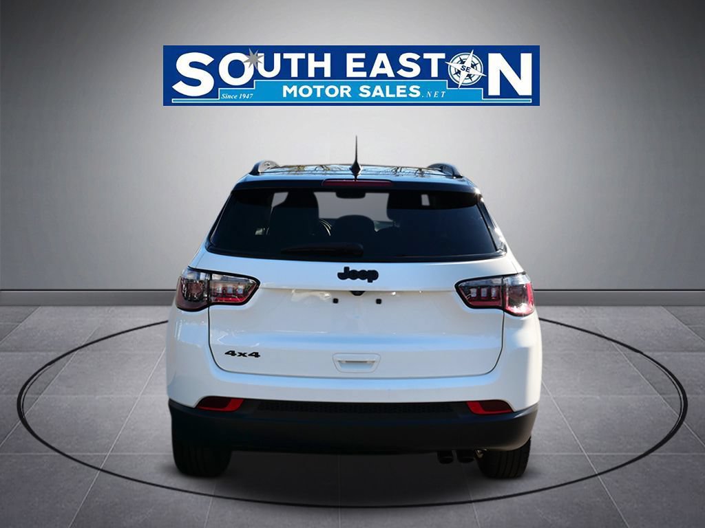 Used 2021 Jeep Compass Latitude w/ Sun and Sound Group AWD/4WD image 4