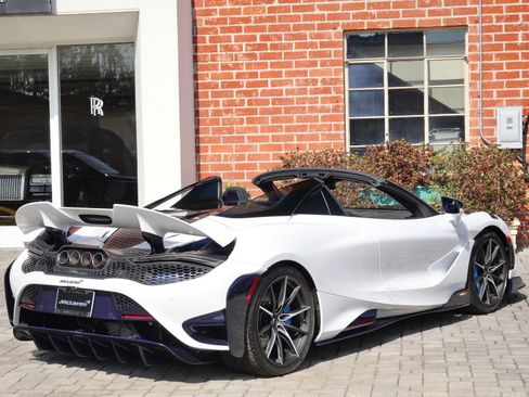 Used 2022 McLaren 765LT RWD image 4