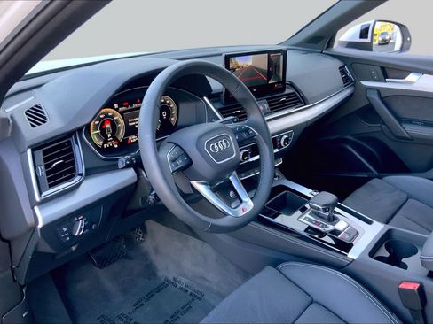 Used 2024 Audi Q5 e Premium Plus w/ Premium Plus Package AWD/4WD image 17