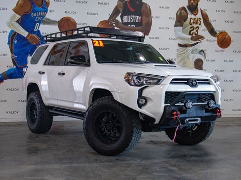 Used 2021 Toyota 4Runner Venture w/ Moonroof Package AWD/4WD image 2