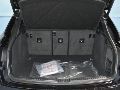 New 2025 Porsche Macan image 32