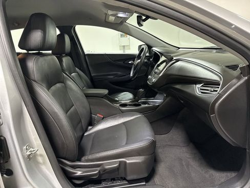 Used 2019 Chevrolet Malibu LT w/ Leather Package FWD image 21