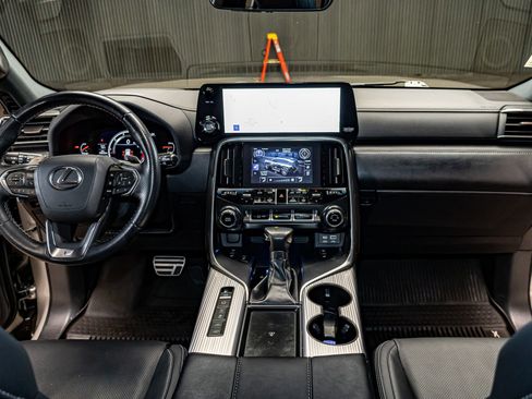 Used 2022 Lexus LX 600 F Sport image 17