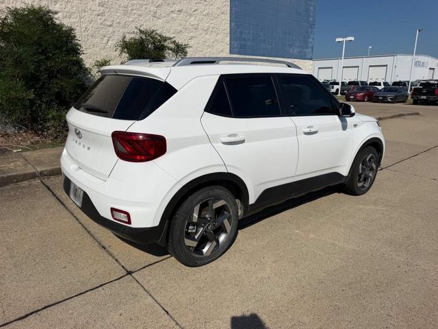 Used 2024 Hyundai Venue SEL FWD image 3