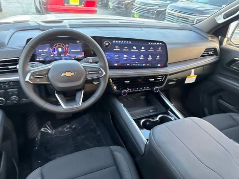New 2025 Chevrolet Suburban LS image 8