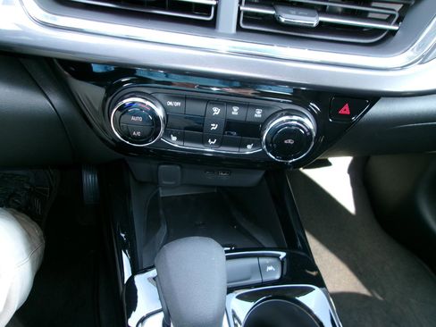 New 2026 Chevrolet Trax ACTIV w/ Sunroof Package image 18