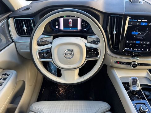 Used 2023 Volvo XC60 B5 Ultimate image 15