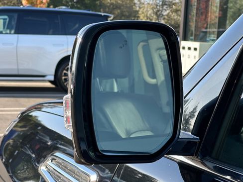 Used 2023 Nissan Armada SL w/ Captain's Chairs Package image 57