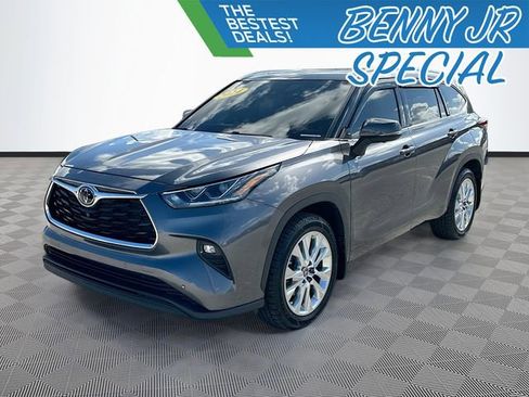 Used 2024 Toyota Highlander Limited image 1