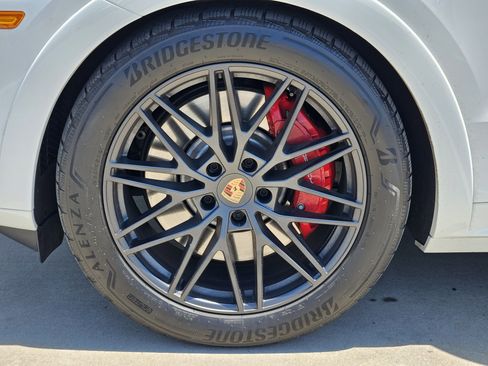 Certified 2025 Porsche Cayenne GTS AWD/4WD image 14